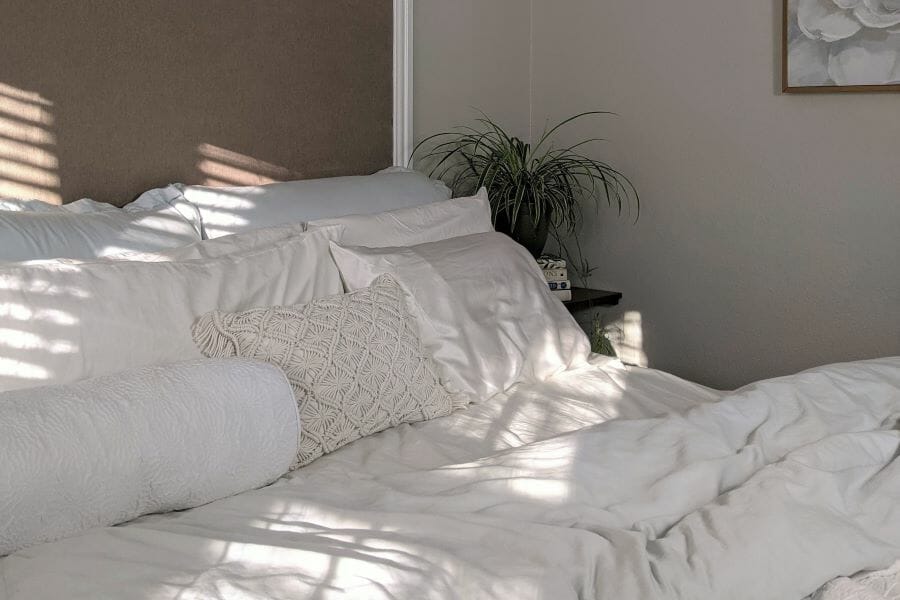 photo of bed made from non-toxicnatural fibers like cotton